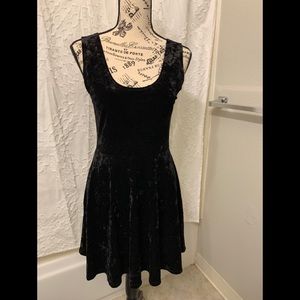 Forever 21 black velvet dress M-L